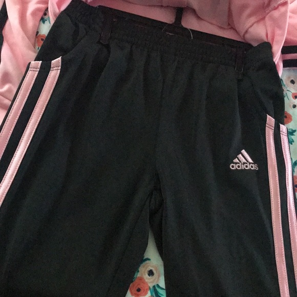 5T adidas track suit - Picture 4 of 5